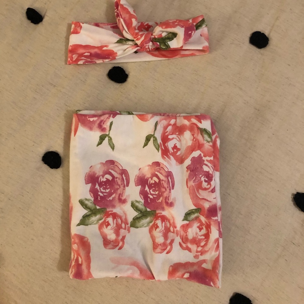 Receiving blanket with matching bow